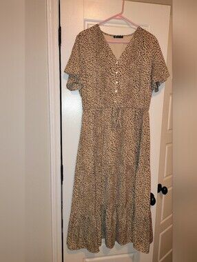 Pretty Garden - Beige Animal Print Button-Front Midi Dress